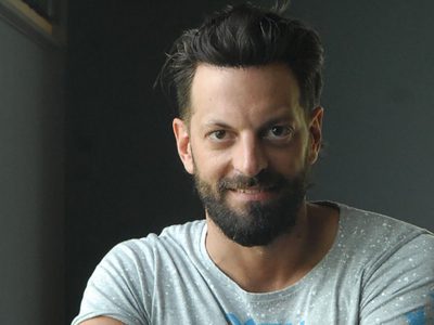 ¡Papá primerizo! El "Rifle" Varela y su novia esperan el primer hijo juntos... ¿Nena o varón?