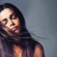 Cómo alisar tu cabello de la forma más natural, sin keratina ni bótox capilar