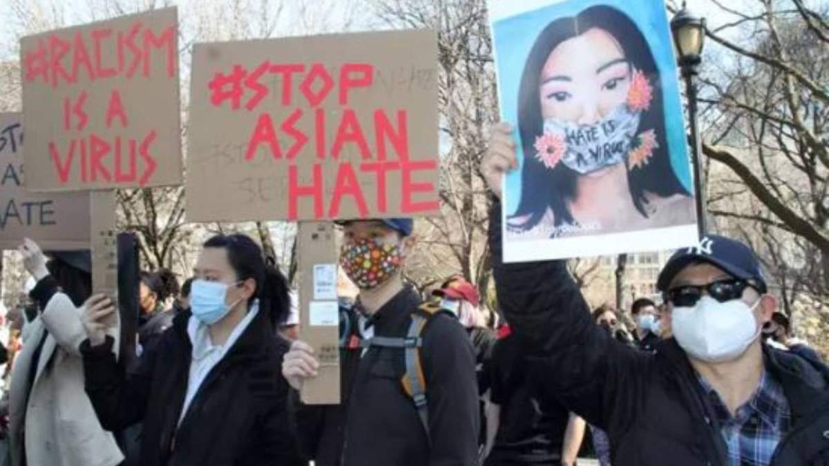Integrantes de la comunidad asiático-americana se manifiestan contra el odio en Union Square de Manhattan