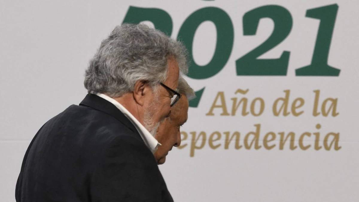 AMLO y Alejandro Encinas en la mañanera del 8 de abril. Maquillado informe sobre víctimas