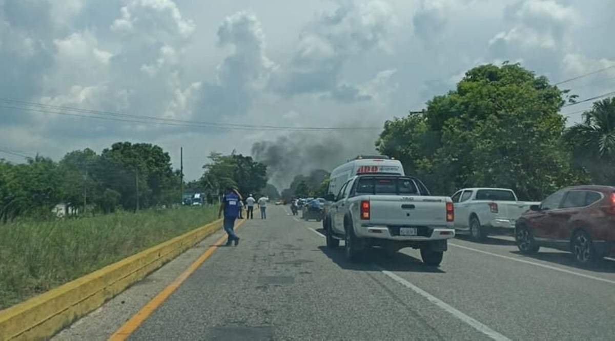 Delincuentes incendiaron vehículos particulares entre Huimanguillo y Cárdenas, Tabasco