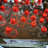 Colima decomisa alcohol de caña tras intoxicaciones en Jalisco