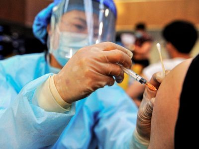 Récord mundial: China se acerca a las 900 millones de vacunas aplicadas