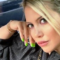 “Este look y mi cartera favorita”: así sale Wanda Nara a pasear por las calles de Paris