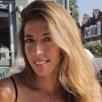 La sorprenden disfrutando del sol y la playa: las fotos de Karelys Rodríguez en Mallorca