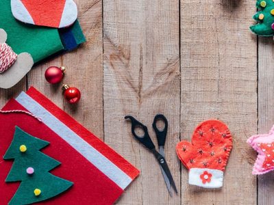 No tires tus medias viejas y hacé este simpático y superfácil adorno navideño