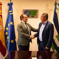 Figueroa se reunió con directivos de CAF en Madrid para tratar temas de interés para la provincia