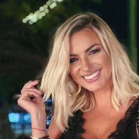 Desde Ibiza, Ailén Bechara se suma a la moda de las más originales microbikinis