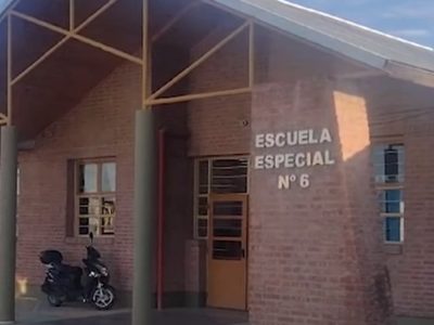 Hace 17 años que la pileta de la Escuela Especial Nº 6 está fuera de funcionamiento