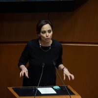 Lilly Téllez acusa a José Narro de intentar despojarla de su salario