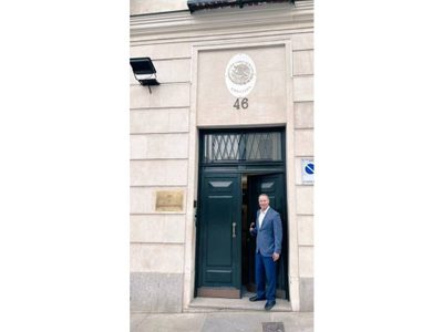 Quirino Ordaz llega a la embajada de México en España tras siete meses de gestiones