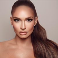 "¡Son potentes!" Kimberly Reyes apretó su delantera y ¡alertó a cardíacos!