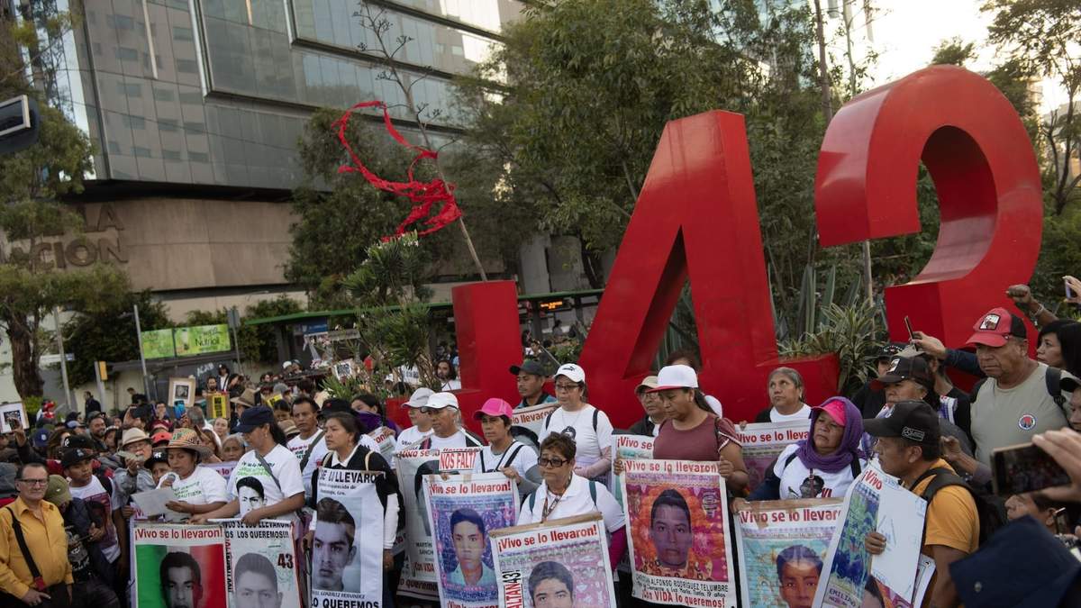 Los padres de los normalistas desaparecidos
