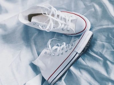 El truco casero para eliminar el mal olor de tus zapatillas sin lavarlas y sin productos