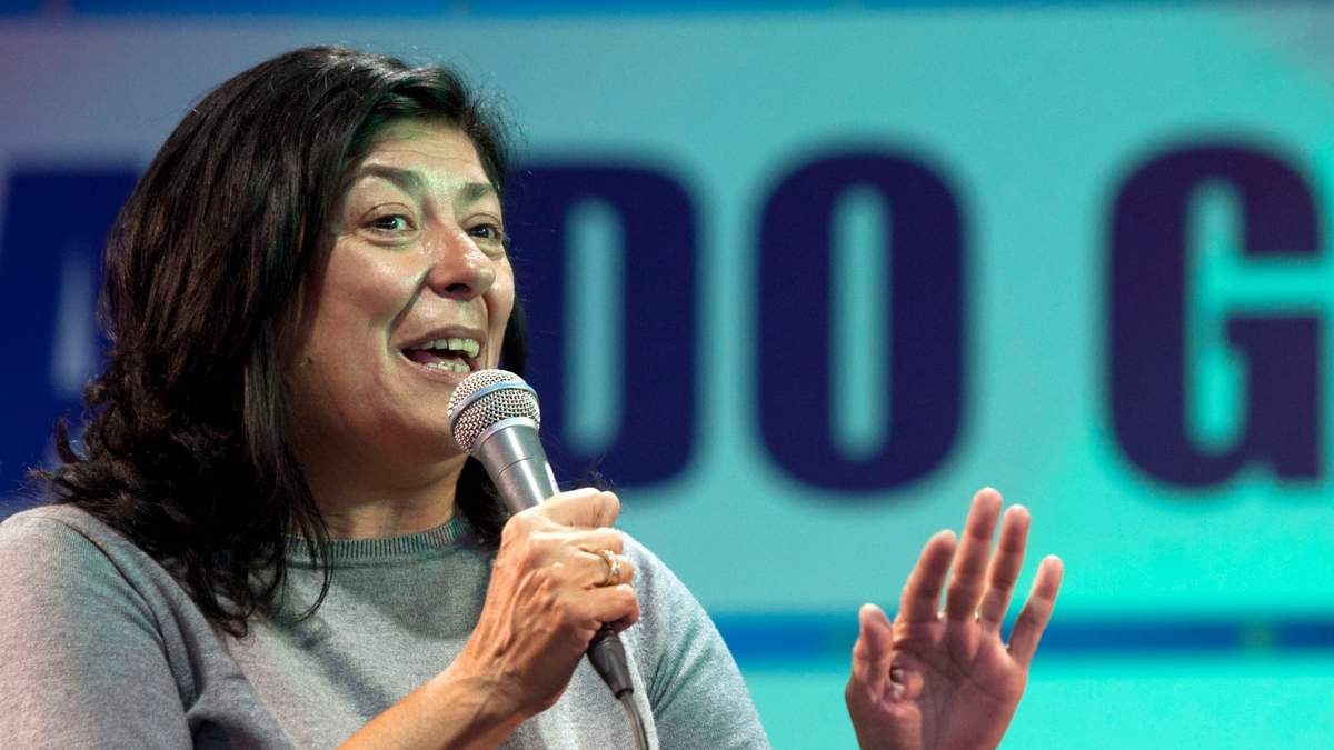 La escritora Almudena Grandes en la Feria Internacional del Libro del Zócalo de la CDMX, en 2015