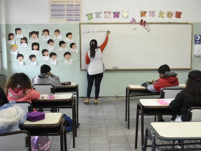 De cuánto será el aumento de salario para los docentes de Río Negro