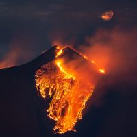 En imágenes: la monumental explosión del volcán Etna se vio desde el espacio