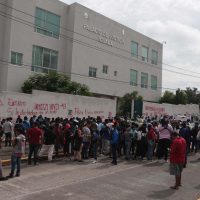 Normalistas de Ayotzinapa vandalizan la sede del Poder Judicial en Iguala