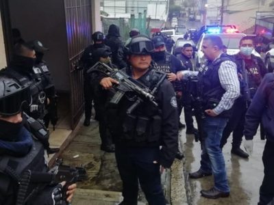 Una balacera en Xalapa deja cinco muertos, dos detenidos y seis personas liberadas