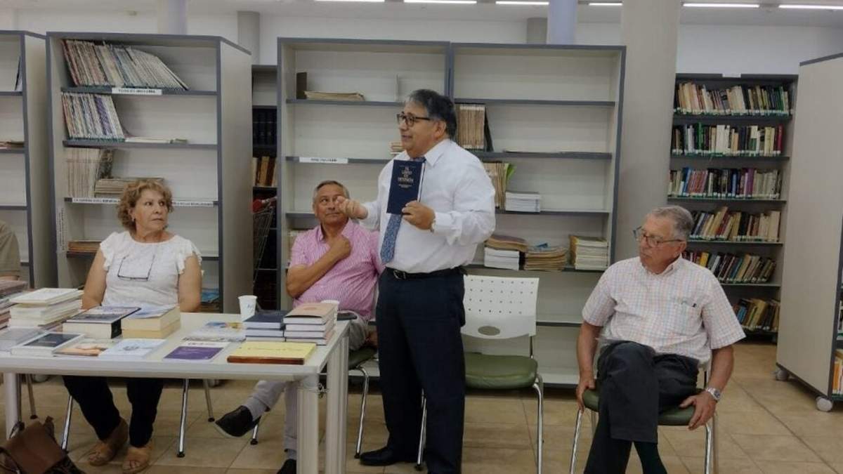 Autoridades durante la inauguración de la biblioteca. Fuente: (Neuquén Informa).