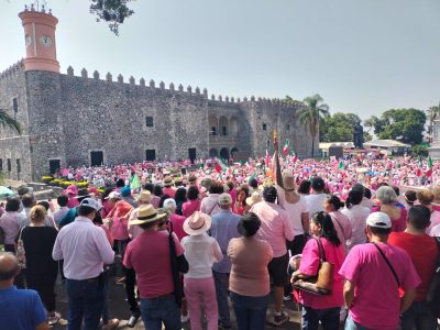 “Marea rosa” cobija a Lucy Meza en Cuernavaca