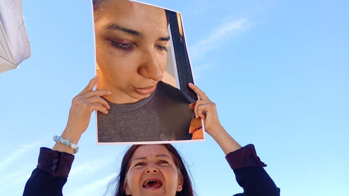 Madre exige a autoridades investigar feminicidio de su hija; Fiscalía de Coahuila lo considera suicidio