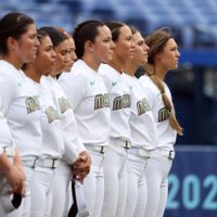 La selección femenil de softbol cayó ante Canadá y se diluyó una medalla más