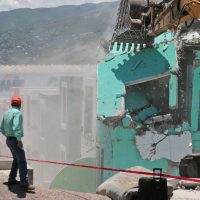 En marco electoral, derriban viviendas mal construidas tras paso de 'Ingrid” y 'Manuel” por Guerrero en 2013