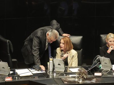 Iniciativa para la jornada laboral de 40 horas llega al Senado; proponen aplicarla en forma gradual