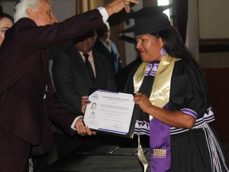 Josefina Isabel Villalobos, una mujer rarámuri, graduada