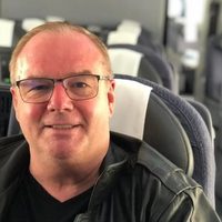 Tom Stucker se hizo millonario volando y ya le ha dado 925 vueltas al mundo