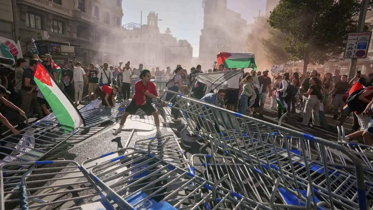 Presidente español pide prohibir a Israel en eventos deportivos tras protestas en Vuelta a España