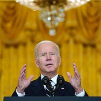 Biden alerta de los "alarmantes retos"  que tiene la democracia y pide "actuar" para defenderla