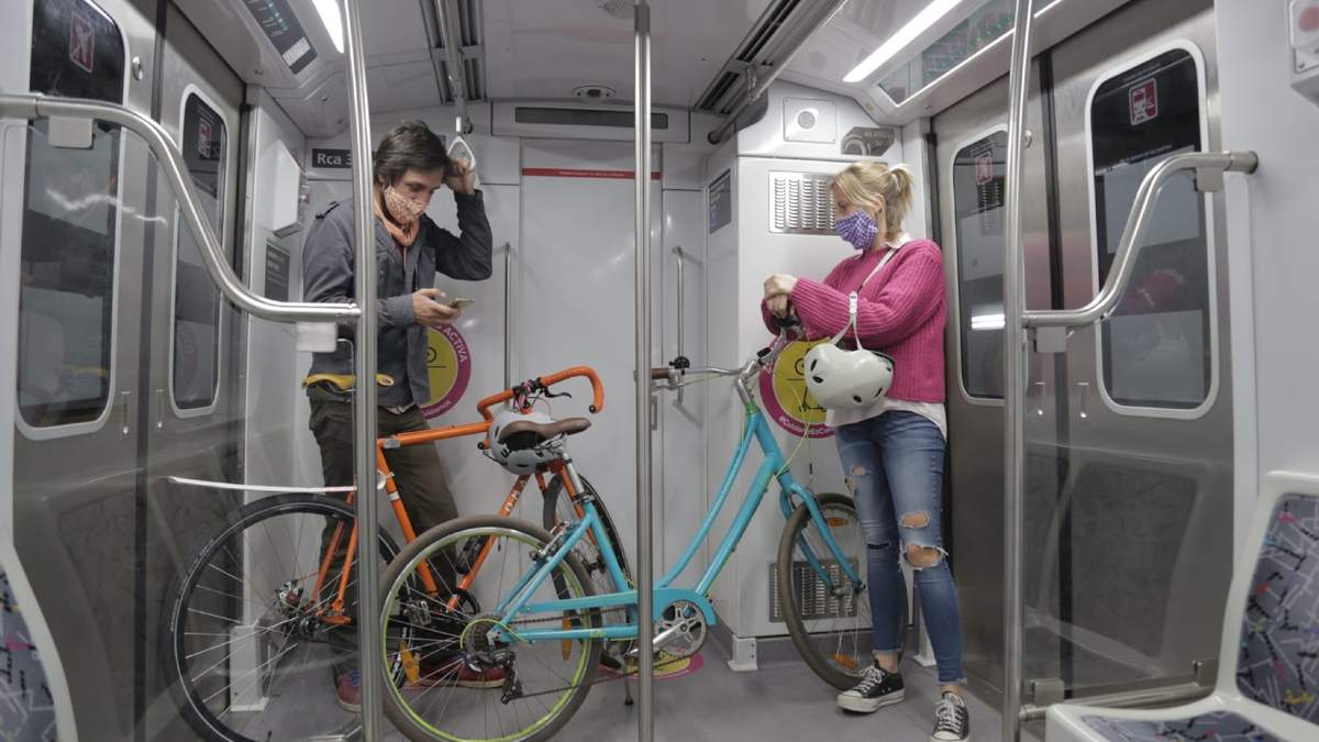Permiten viajar en subte con la bicicleta. Fuente: (Twitter)
