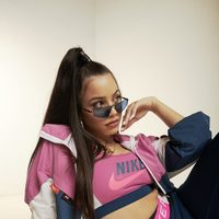 El beboteo de Emilia Mernes en primer plano y desde la cama que hará suspirar a Neymar