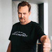 Matthew Perry, estrella de “Friends”, confiesa el infierno que vivió entre el alcohol y las drogas