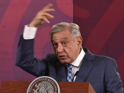 AMLO aceptó la renuncia de Arturo Zaldívar; para sustituirlo se inclina por terna de mujeres