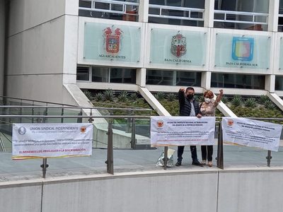 Sindicalistas bloquean acceso al Senado