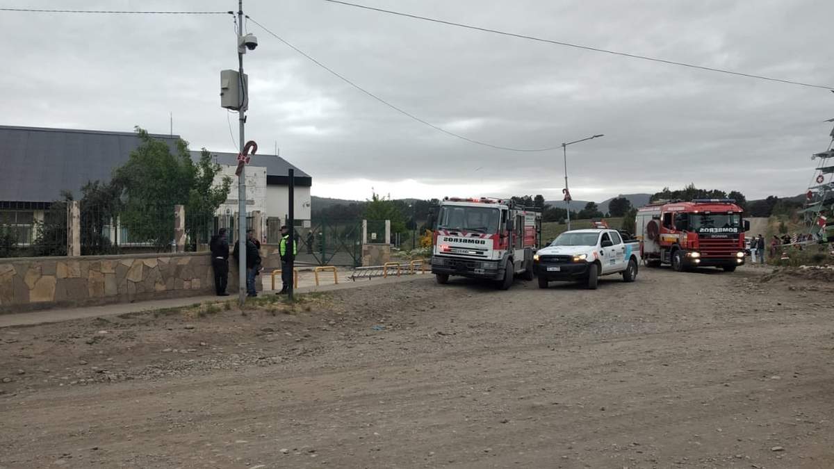 Bomberos y el SIEN actuaron ante la emergencia en la Escuela 359. Fuente: (Facebook)
