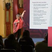 “Lero, lero”: Maestra defiende a brincos los libros de la SEP y le llueven burlas en redes (Video)
