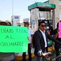 Cierran ocho gasolineras y toman oficinas de CFE en municipios oaxaqueños