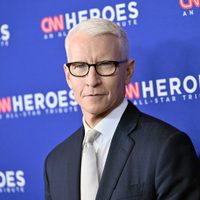 Anderson Cooper anuncia su salida de “60 Minutes”; permanecerá en CNN