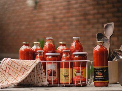 No tires la botella de salsa de tomate y dale un toque glam y chic con esta idea increíble que te va a fascinar