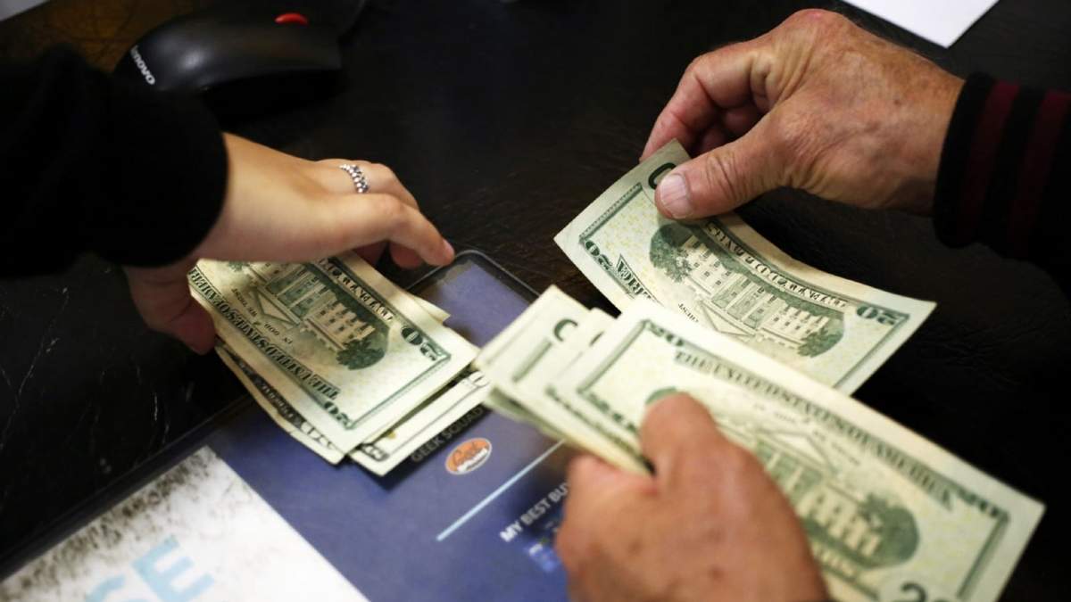 La cotización del dólar blue continua en caída por segundo día consecutivo. Fuente: (Twitter)
