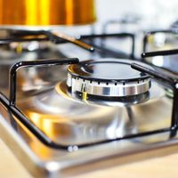 Sin gastar y en 20 minutos: conocé el secreto para dejar las hornallas de tu cocina como nuevas