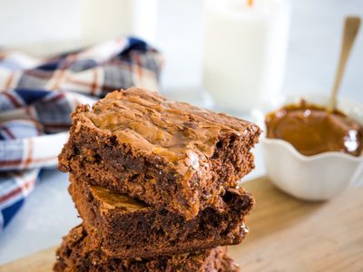 Brownie de dulce de leche: con solo 2 huevos, hacé esta receta fácil para acompañar los mates de la tarde