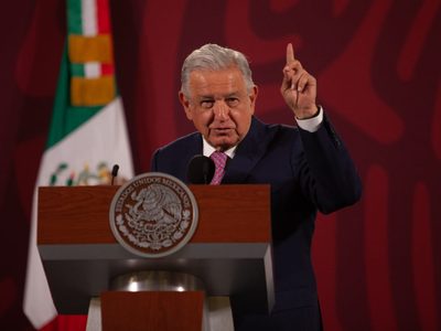 AMLO dice que explicará a Kerry y empresarios de EU sobre el fortalecimiento de Pemex y CFE