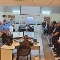 Vecinos se reunieron con Marianina Domínguez por la inseguridad y recorrieron el centro de monitoreo