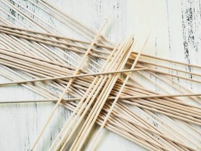 No los tires: con palitos de brochette y una tapa de frasco, creá este hermoso proyecto para tu habitación