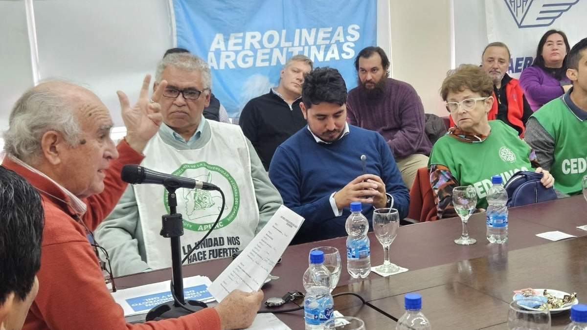 Oscar Parrilli explicó punto por punto, el alcance de la Ley Bases. Fuente: (Prensa Bloque PJ)